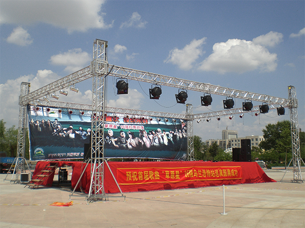 portable stage and truss system event