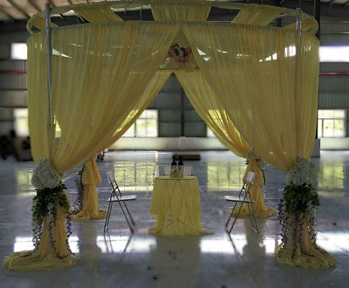 round pipe and drape for wedding